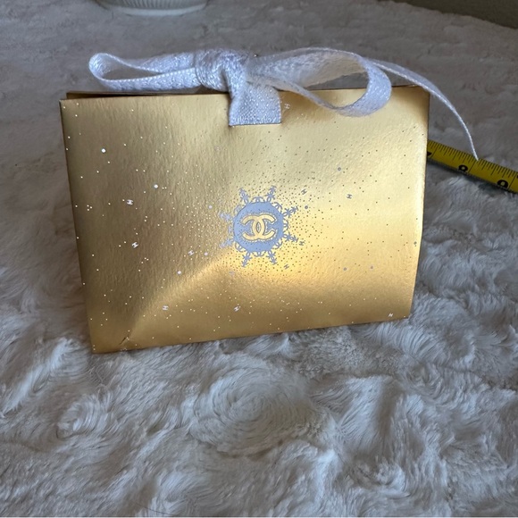 Authentic CHANEL number 5 Charm and Gift Bag - Picture 5 of 9